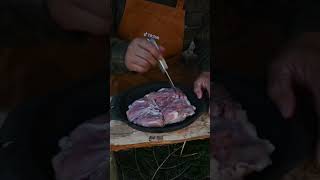 #shorts yumyum [ソロキャンプ　野営] ヤムヤムヌードルのスープでヤムヤムチキン　yumyum chicken bonfire キャンプ飯