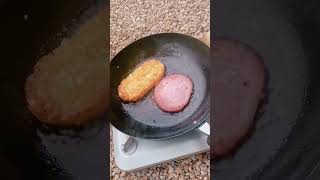 【キャンプ飯】豪快に朝ごはんバーガー#shorts