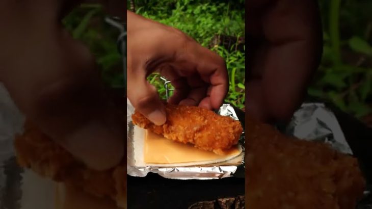 【適当キャンプ飯】セリアで買える100円ホットサンドメーカー！この食材とこのやり方ならけっこう使えるんじゃね！？＃shorts