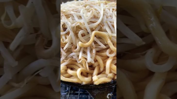 【キャンプ飯】焼くだけ簡単なもやしとニンニク醤油ラーメンの〆【〆のラーメン】 #shorts