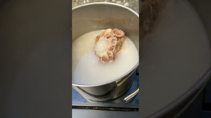 【キャンプ飯】アウトドアで本格テープスープが楽しめます。 #shorts