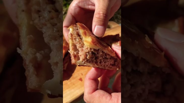 【キャンプ飯】焼くだけ簡単な豚挽肉のつまみ【秒速ミートパイ】 #shorts