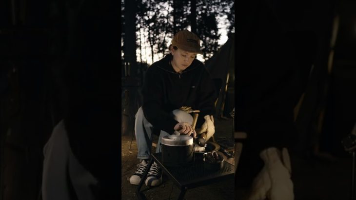 キャンプ・スエーデントーチでずぼら飯作ってみた。ステーキ丼　#shorts