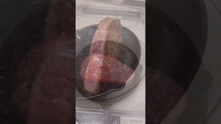 【キャンプ飯】嫁様リクエストでステーキ肉をスキレット で焼いてキャンプ気分　#shorts #キャンプ飯 #ステーキ　#steak