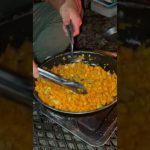 【ソロキャンプ】ラーメンより簡単に出来る、〆の『スクランブルオムライス』☆ #Shorts