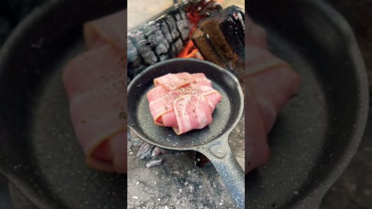 【キャンプ飯】カマンベールチーズをベーコンで巻いたやつ!名前は知らない! #ソロキャンプ #キャンプ #camp #shorts