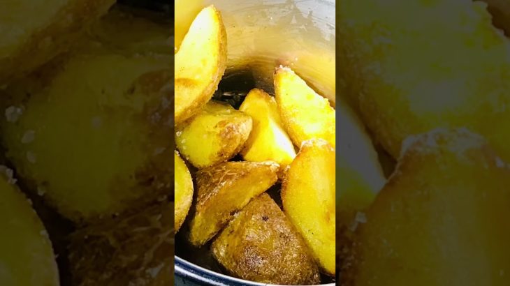 キャンプにて皮付きポテトを揚げる #キャンプめし