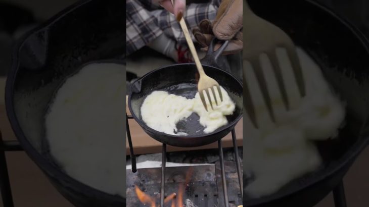 【キャンプ飯】チーズ好きにはたまらんハイカロリーなやつ  #キャンプ #焚き火 #camping #料理