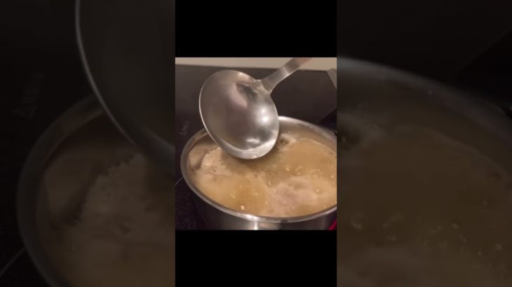 #キャンプ飯  #セイコーマート の茹で蕎麦　肉舞茸蕎麦　1人様レシピ　コメント欄に調理動画のリンクがありますそっちもみてね