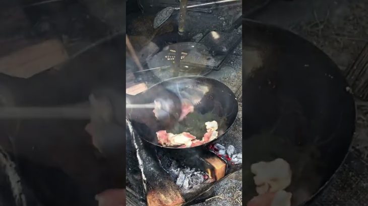 【キャンプ飯】あんかけチャーハン #キャンプ #ソロキャンプ #キャンプ飯 #焚き火調理 #焚き火 #あんかけチャーハン