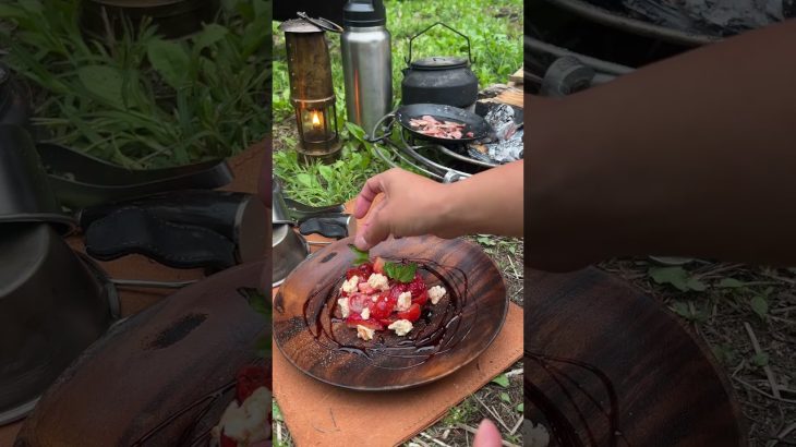 【キャンプ飯】いちごのカプレーゼ風#キャンプ#ソロキャンプ #shorts