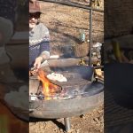 【キャンプ飯テロ】長野修平さんの「焚き火チキンのシチリアンパスタ」！#shorts #キャンプ #camp #camping #キャンプ飯 #ソトレシピ #レシピ動画 #飯テロ #焚き火