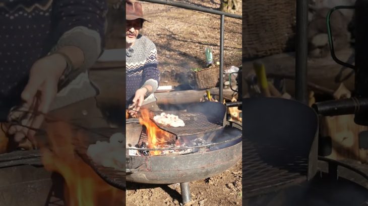 【キャンプ飯テロ】長野修平さんの「焚き火チキンのシチリアンパスタ」！#shorts #キャンプ #camp #camping #キャンプ飯 #ソトレシピ #レシピ動画 #飯テロ #焚き火