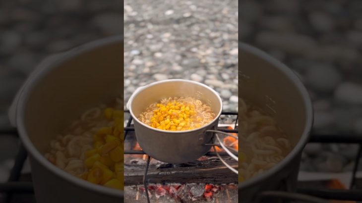 味噌バターコーンラーメン🍜🤤 #camping #キャンプ #キャンプ飯 #camper #ショート #camp #キャンプ女子 #おつまみレシピ #ソロキャンプ #bbq