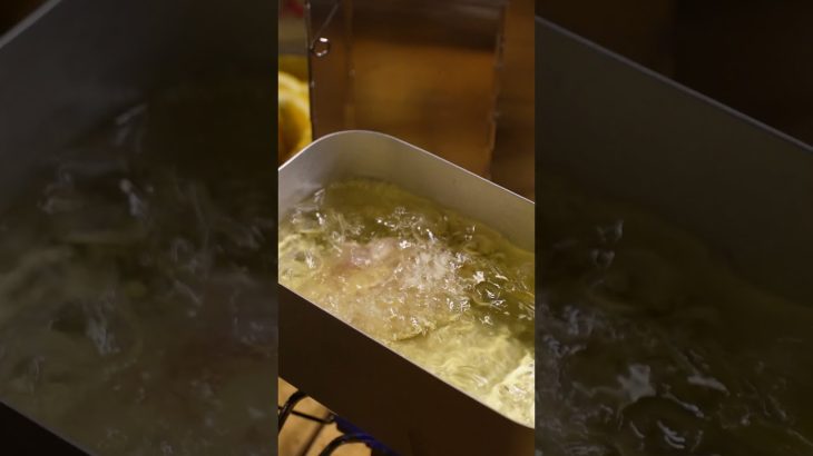 伝説のから揚げをキャンプで作ってみた　＃short #キャンプ #camping #焚き火台 #bushcraft #から揚げ #ソロキャンプ