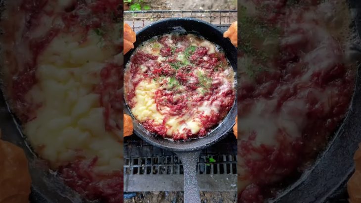 【キャンプ飯】焼くだけ簡単なコンビーフとチーズのつまみ【コンミート】 #shorts #short #簡単レシピ #酒のつまみ #キャンプ飯