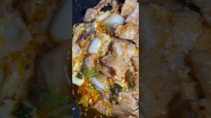 【キャンプ飯】焼くだけ簡単な豚肉とキムチとチーズのつまみ【シンプルに旨い】 #shorts #short #shortvideo #キャンプ飯 #クラフトビール #日替わりビール #グリドルパン