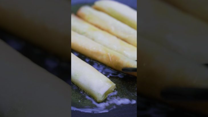 さーやんさんの #キャンプ飯 『アスパラチーズ春巻き』🧀パリパリ食感がたまらん美味しそう😍 #TikTok #キャンプ #キャンプ飯 #料理 #春巻き