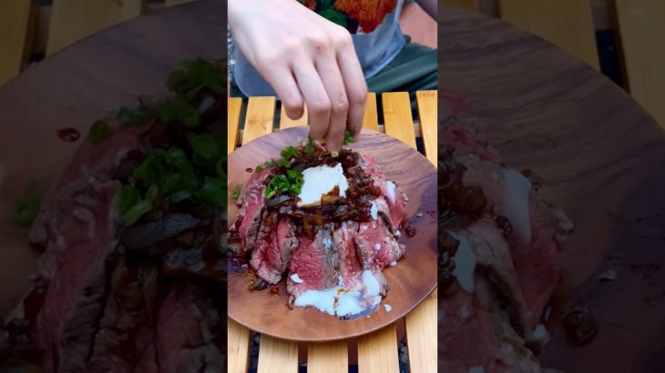 ローストビーフ丼ローストビーフ丼🥹#ソロキャンプ #キャンプ飯 #ソロキャンプ飯 #アウトドア部 #料理動画 #キャンプ #みんなのキャンプ #camper #camping  #ローストビーフ丼