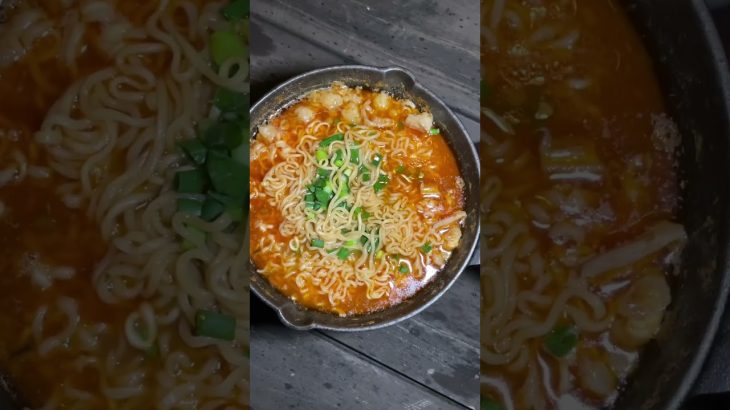 【キャンプ飯】焼くだけ簡単な牛ホルモンの味噌ラーメン【サッポロ一番】 #shorts #short #shortvideo #キャンプ飯 #クラフトビール #日替わりビール #焼くだけ #簡単レシピ