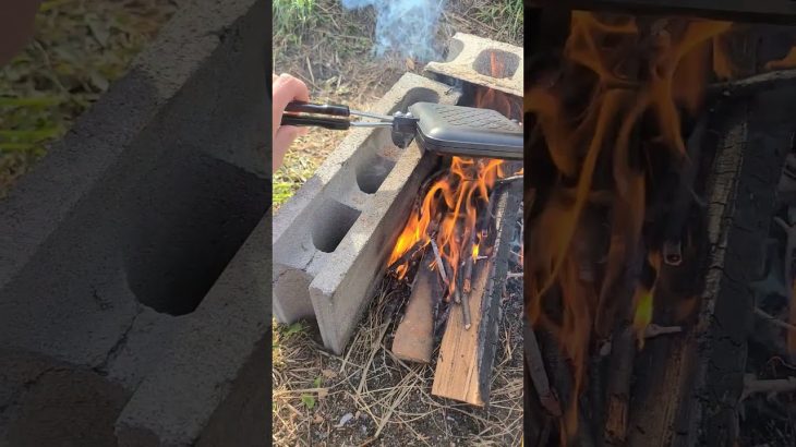 ホットサンドメイカーでチーズ肉まんをパリパリにして頂きます🙏