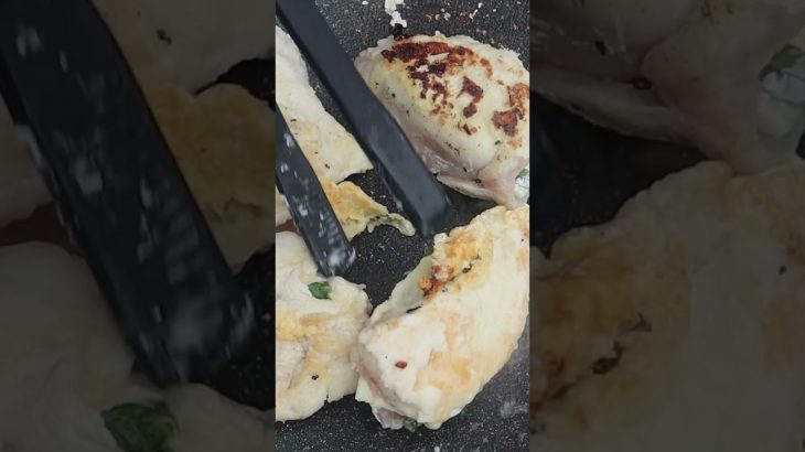 【超簡単キャンプ飯】鶏むね肉のチーズ大葉焼き#shorts #キャンプ#キャンプ飯#簡単レシピ