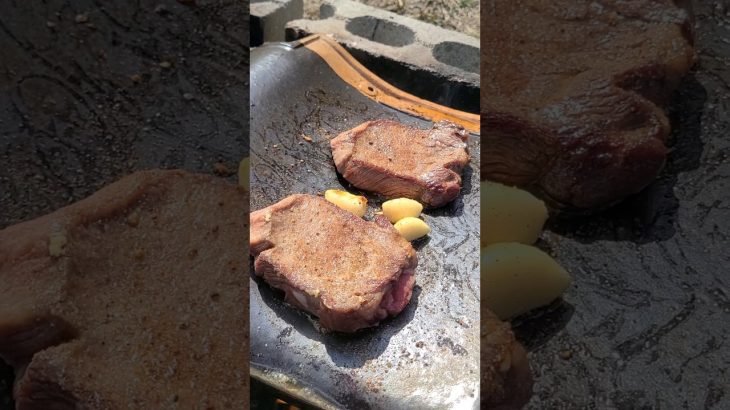 バターとニンニクで肉を焼きました🧄