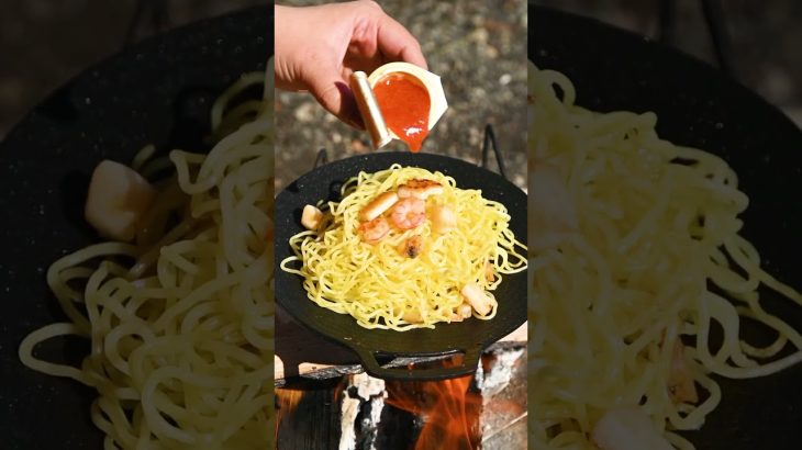 #PR #エバラ食品 #エバラ #プチッとうどん 【 10分で完成✨】プチッと！炙りチーズシーフードめんたい焼きそば🏮レシピの考案：@Chamo.さん #shorts #キャンプ飯
