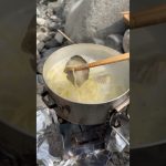 【焚き火ラーメン】千葉産はまぐり塩ラーメン、、、でも牡蠣 #shorts #キャンプ飯 #キャンプ