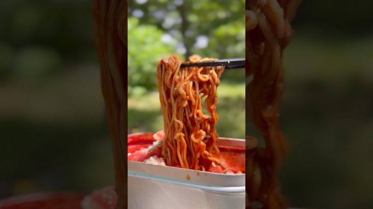 サッポロ一番みそラーメンをイタリアンに！【濃厚みそトマトラーメン】　#キャンプ飯 #レシピ動画 #料理動画