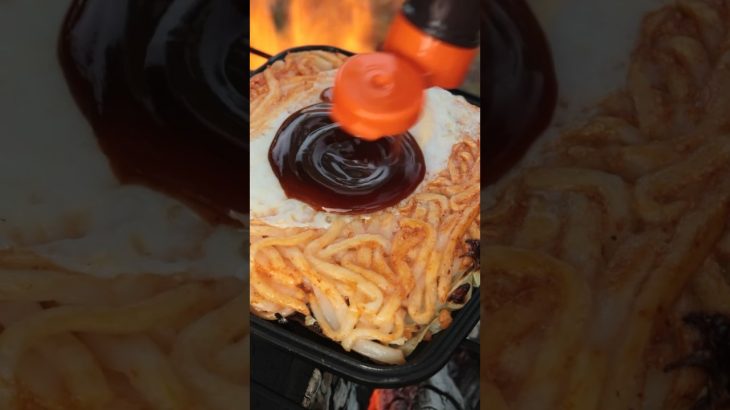 ホットサンドで広島お好み焼き。からし明太うどん挟んでみた😋Okonomiyaki.Hiroshima style