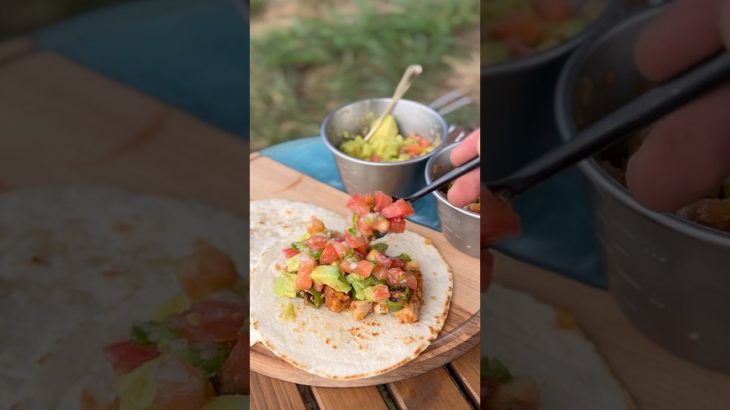 グルキャンやパーティーにおすすめキャンプ飯！『タコス』ひき肉を使わずゴロゴロ肉！ #キャンプ飯 #料理動画 #簡単レシピ #tacos