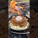 【キャンプ飯】焼きキーマカレーうどん。#キャンプ#ソロキャンプ #shorts