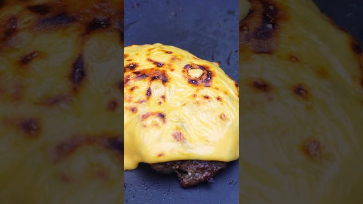 BURGER & COLAオーナー・オーウェンさんが作る本気のアメリカンバーガー&コーラ🍔　本編は関連動画を見てね #キャンプ #チーズバーガー