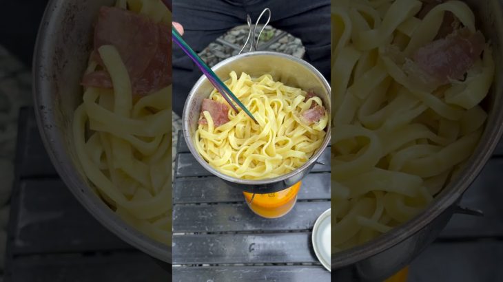 生ハムの原木で作る簡単カルボナーラ【キャンプ飯】#shorts