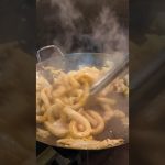 キャンプで適当ホルモンうどん #shorts #キャンプ飯 #料理 #food #cooking #ウンバボ族