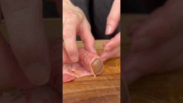 【キャンプ飯】煮込みこんにゃくに和牛を巻いて焼いたら美味すぎた！#shorts #camping #cooking #晩御飯 #campfood