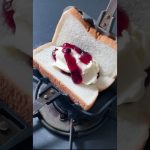 キャンプ飯【クリームチーズサンドwithブルーベリーソース】