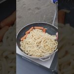 海辺の焼きうどんバーベキューです⑥ 石狩の海辺でキャンプ⛺楽しみだったんですが💦熊出没の為また晴れた日にキャンプ⛺予定です🎑 #shorts