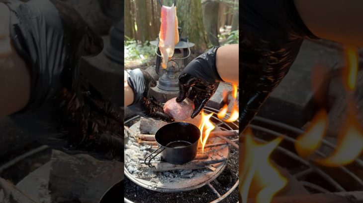 【キャンプ飯】牛100% 金のほりにし月見バーガー#ソロキャンプ #レシピ #asmr