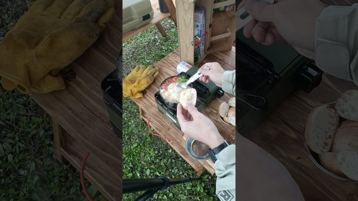 キャンプで絶品カマンベールチーズのアヒージョ　 バケット#camping #アウトドアグルメ #cooking #food