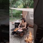 這道超好吃，把它命名為肉山蘑菇塔～影片裡有更多料理過程和露營內容來看看吧🥹 @deathless.cat @trueme_jing ✉️合作請來信 ► deathless.jing@gmail.com