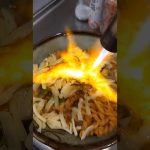 業務スーパーの簡単パスタに少し野菜とチーズを加えてみたら美味すぎた #japan#料理#グルメ好き#キャンプ