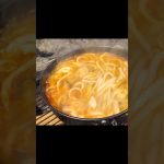【焚き火で作るキムチチゲうどん】#shosts #キャンプ飯#うどん