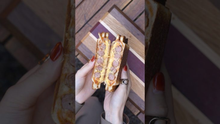 とろとろ卵とウインナーのホットサンド（レシピは説明欄に記載）