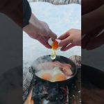 ［限界キャンプ飯］ジブリに出てきそうな朝ごはんを作る/A Ghibli-Style Breakfast with Bacon and Eggs