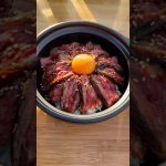ステーキ🥩丼いかがですか^ ^ #campcooking #キャンプ飯 #アウトドア #キャンプ