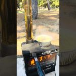 soomloomの薪ストーブKAKAで鍋焼きうどんを温める😍#キャンプ飯 #薪ストーブ #鍋焼きうどん