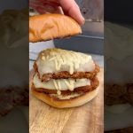 【LAWSON】キャンプ食べると美味すぎる。Lチキでバーガー　#キャンプ飯 #レシピ #炭火焼き