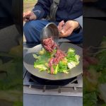 キャンプ飯『ホタルイカと菜の花のペペロンうどん』